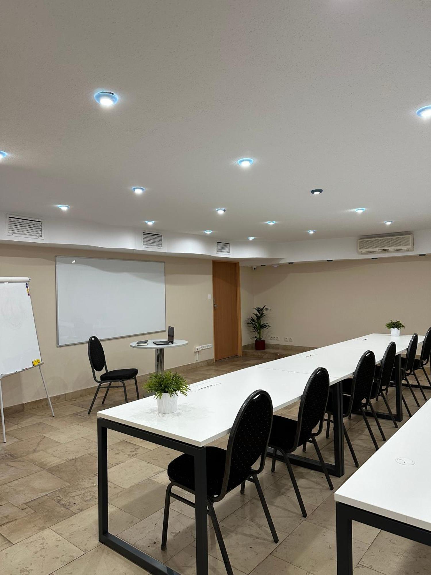 Hotel Victory Home Warsaw Ngoại thất bức ảnh