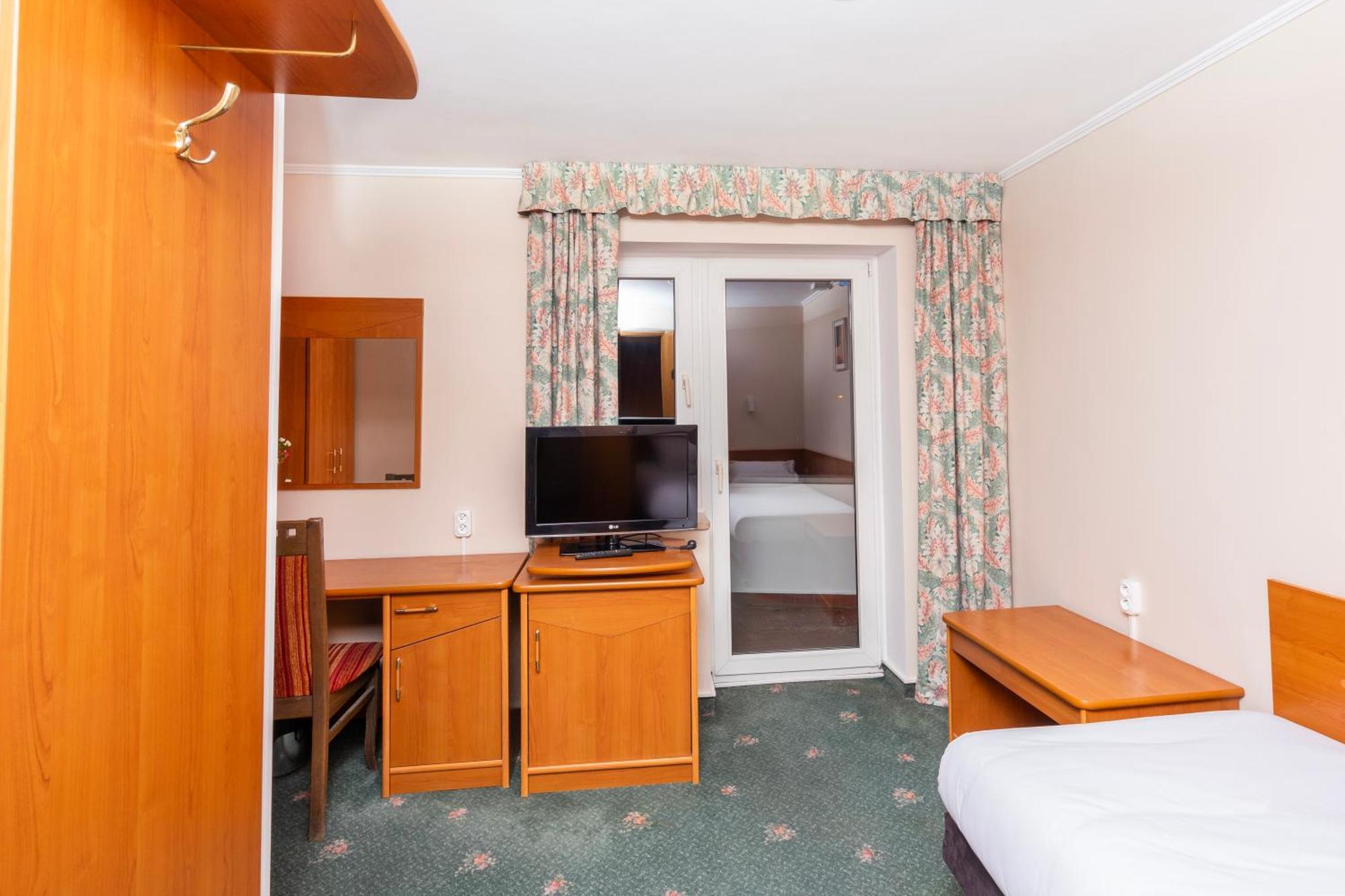 Hotel Victory Home Warsaw Ngoại thất bức ảnh